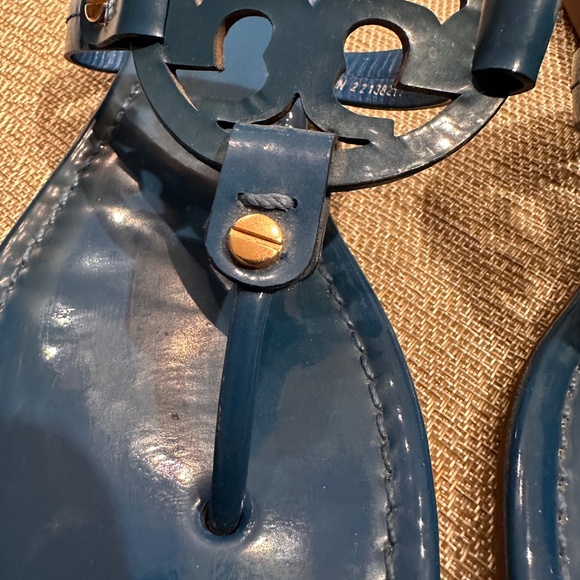 Tory Burch Women’s Miller Patent Sandals - Picture 4 of 4